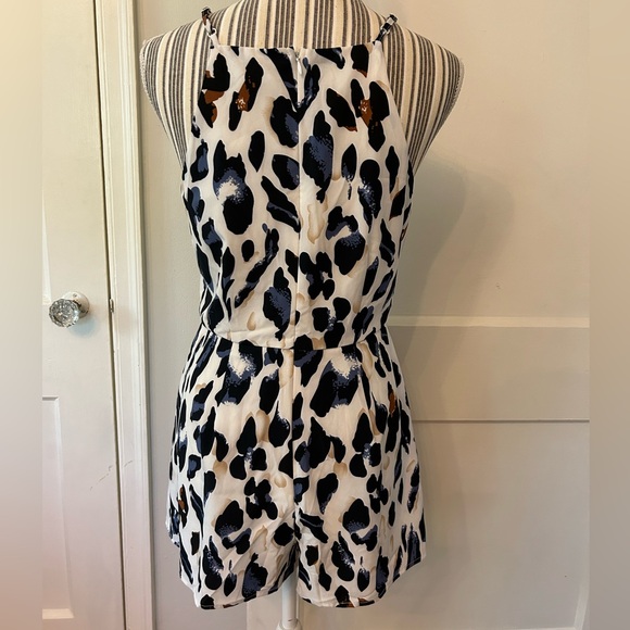 She + Sky Leopard Romper - Picture 3 of 7